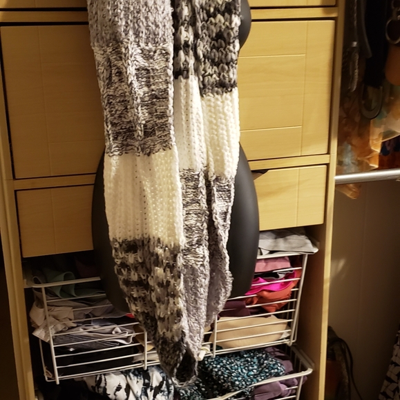 Ladies scarf - Picture 2 of 6